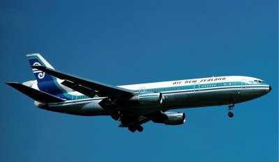 ​1979年，纽航坠毁，237人撞入火山，调查黑匣子：公司高层有猫腻