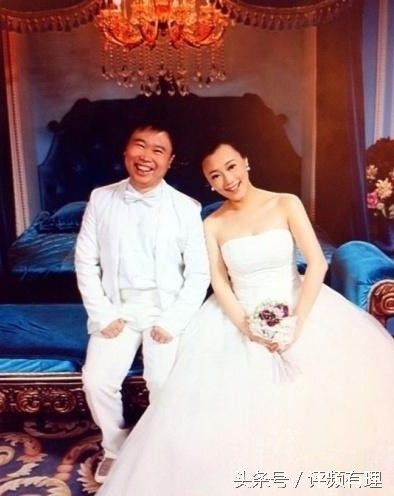 39岁“燕小六”肖剑和小11岁美貌妻子,一双儿女很幸福