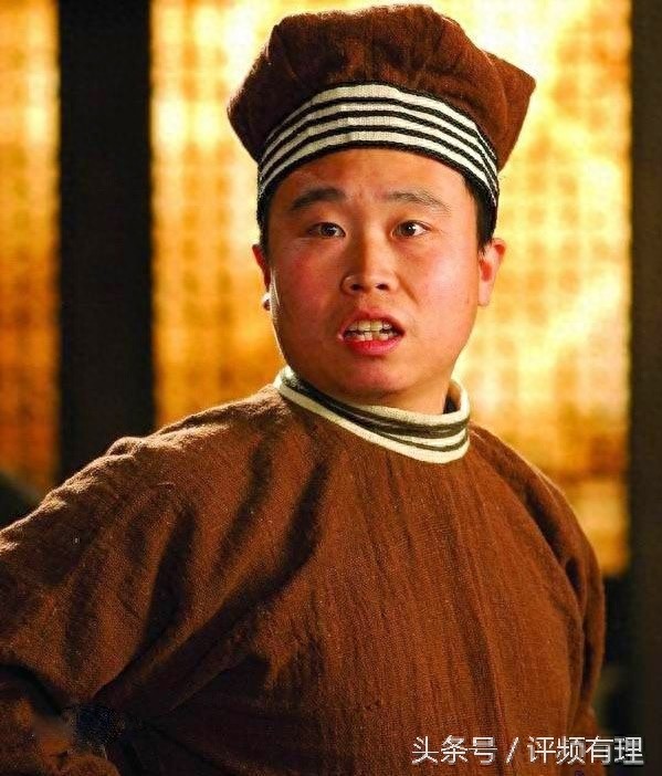 39岁“燕小六”肖剑和小11岁美貌妻子,一双儿女很幸福