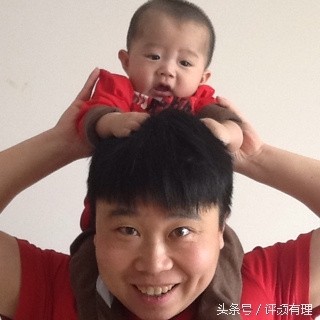 39岁“燕小六”肖剑和小11岁美貌妻子,一双儿女很幸福