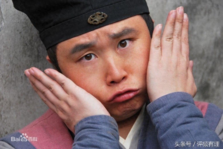 39岁“燕小六”肖剑和小11岁美貌妻子,一双儿女很幸福