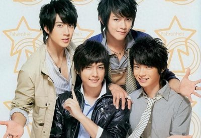 ​辰亦儒老婆产后首晒照！穿黑白睡衣被儿子盯着看，素颜身材恢复快