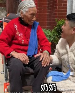 ​90多岁的农村网红老太，不知不觉中带给了儿孙两代意想不到的财富