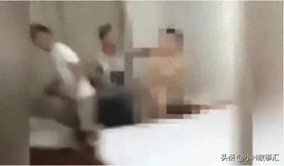 ​丈夫当场抓住妻子与邻居的出轨行为！一丝不挂！