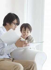 ​从小“咬指甲”的孩子，长大后怎么样了？一般逃不掉3种结局