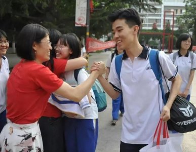 ​高考出题人在出题后藏在哪？连家人都联系不到，他们日子并不好过