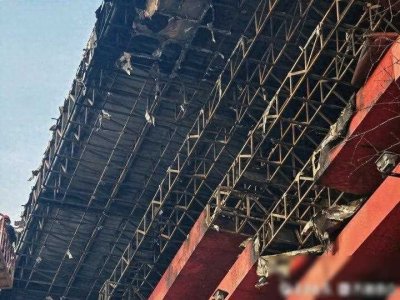 ​匡山汽车大世界惊魂！火光冲天，火势蔓延至建筑外墙