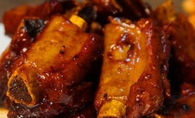 ​2分钟教你做糖醋排骨，排骨红亮油润，口味酸甜，比饭店还好吃