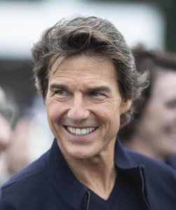 ​阿汤哥两位前妻现状：55岁妮可和丈夫婚姻甜蜜，凯蒂终于公开恋爱