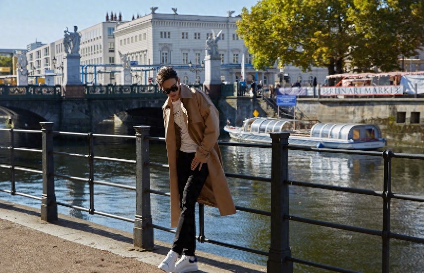 张彬彬秋日写真大片，风流倜傥有型有款，满满的荷尔蒙气息