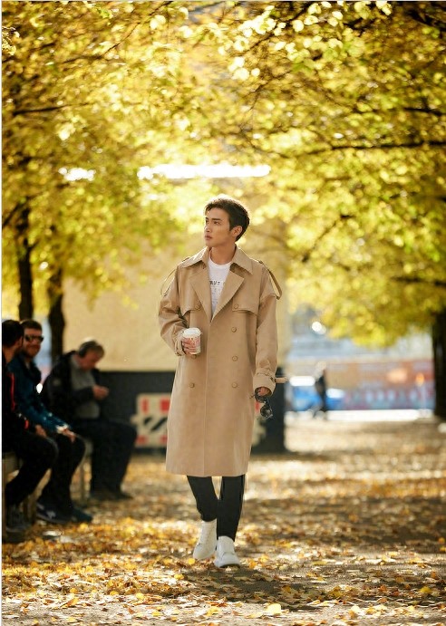 张彬彬秋日写真大片，风流倜傥有型有款，满满的荷尔蒙气息