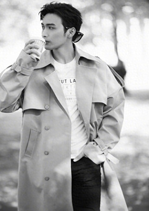 张彬彬秋日写真大片，风流倜傥有型有款，满满的荷尔蒙气息