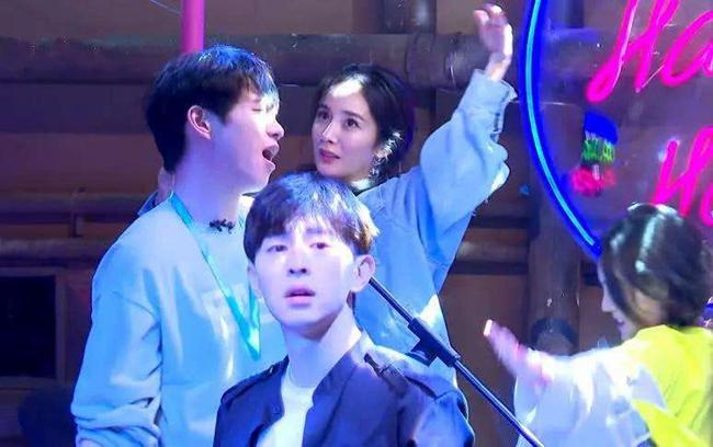 魏大勋肚皮舞惊艳拜杨幂所赐？杨幂大跳钢管舞曾让魏大勋如痴如醉