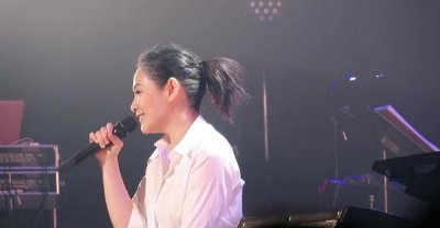 ​刘若英鞠躬深情献唱一首《后来》，全场哭着大合唱，场面感人！