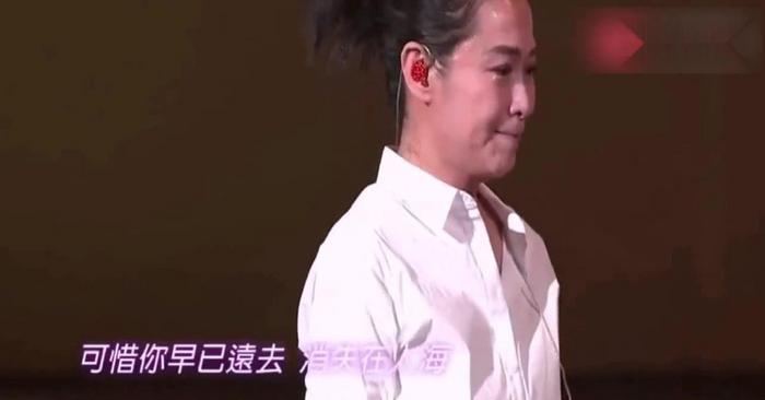 刘若英鞠躬深情献唱一首《后来》,全场哭着大合唱,场面感人!