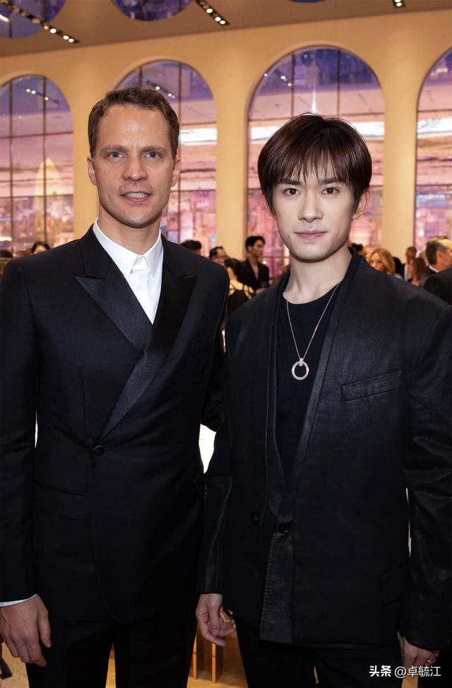 易烊千玺谷爱凌杨颖合照差距（易烊千玺杨颖谷爱凌惊喜同框）(4)