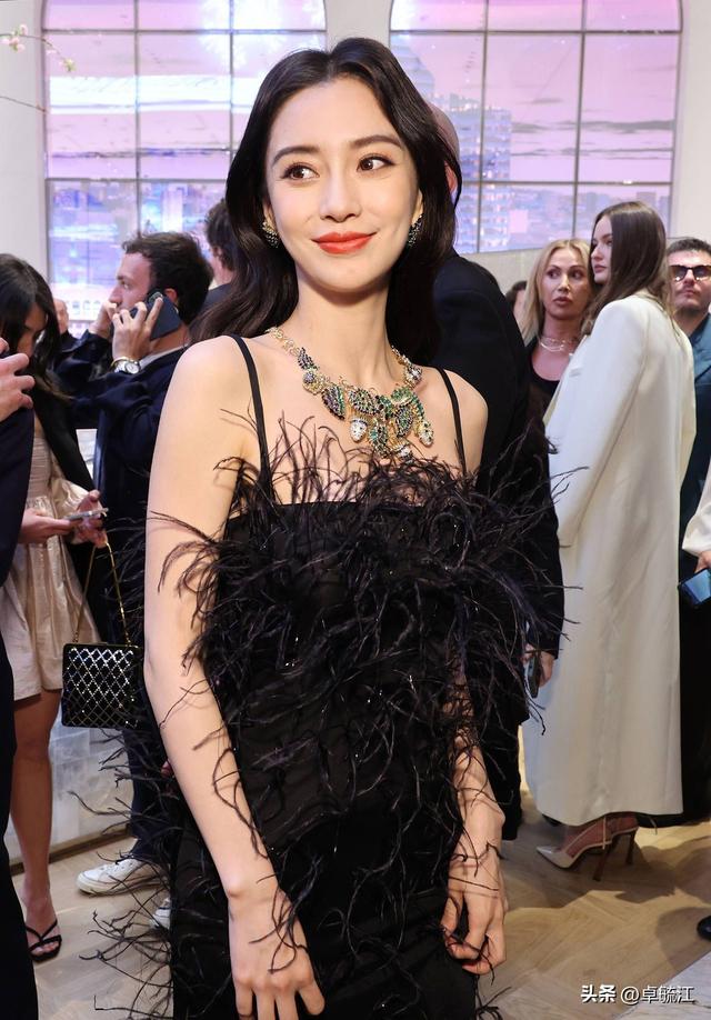 易烊千玺谷爱凌杨颖合照差距（易烊千玺杨颖谷爱凌惊喜同框）(7)