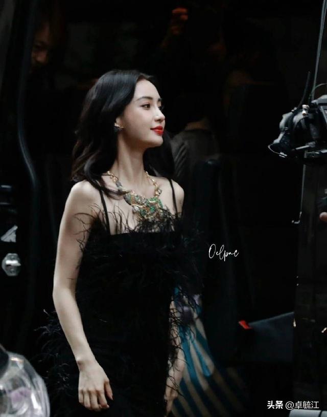 易烊千玺谷爱凌杨颖合照差距（易烊千玺杨颖谷爱凌惊喜同框）(10)