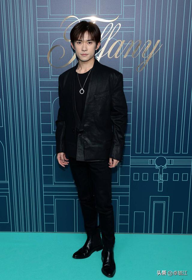 易烊千玺谷爱凌杨颖合照差距（易烊千玺杨颖谷爱凌惊喜同框）(2)