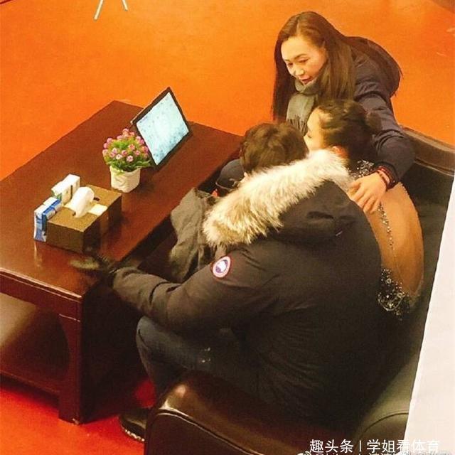 42岁陈露与54岁洋老公新照男帅女靓显年轻，混血女儿又夺冠