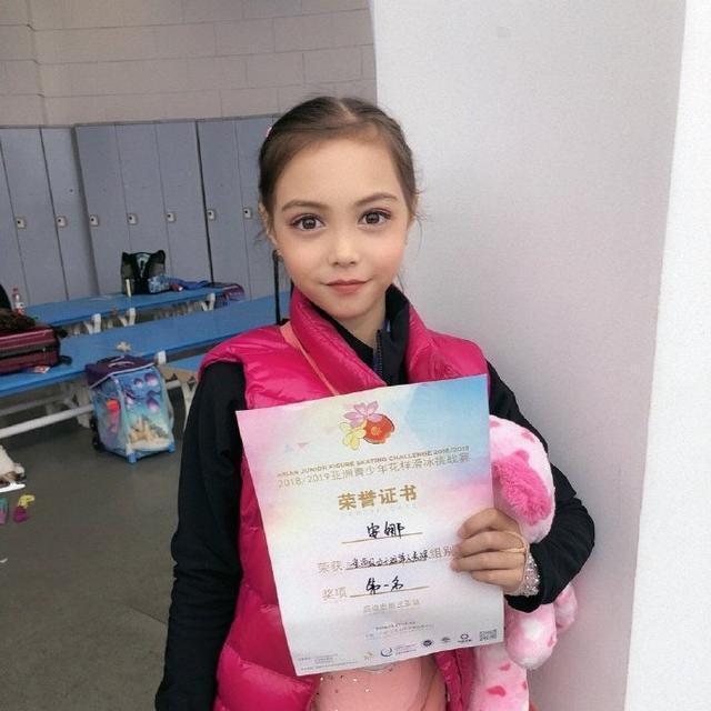 42岁陈露与54岁洋老公新照男帅女靓显年轻，混血女儿又夺冠