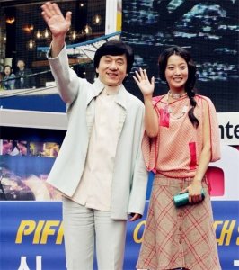 ​金喜善会讲中文吗？(金喜善的中文并不是太好，但是和成龙经常能愉快的交流)