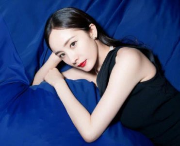 ​杨幂十年前旧照曝光，这就是传说中的嫩牛五方？整没整一目了然