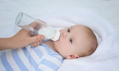 ​婴儿屁多又臭(婴儿放屁特别多是怎么回事)