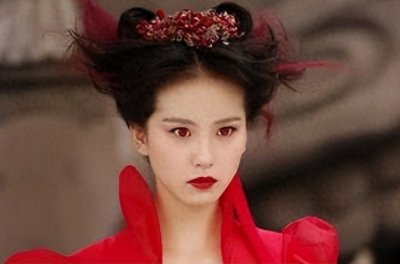 ​刘诗诗挺8月孕肚首度发照，母爱爆棚拉毛绒玩具拍集体照太有爱啦