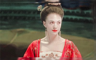 ​“杨贵妃”张榕容隐藏6年的老公，40岁帅炸不算，还是娱乐圈熟人