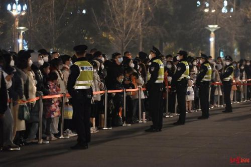 升国旗时间表查询2025年7月份(升国旗时间大约几分钟)-第1张图片-