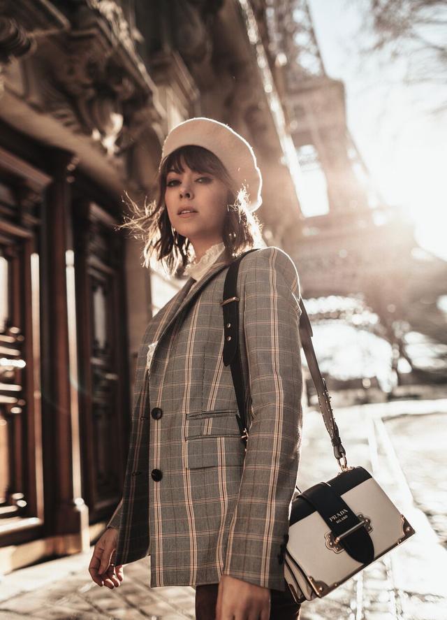 小众适合年轻女性的包包（法国女人选择的5款必备包包）(21)