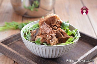 ​羊蝎子(羊蝎子不腥不膻，直接下锅就错了，多一步肉烂汤鲜，骨头都啃光)