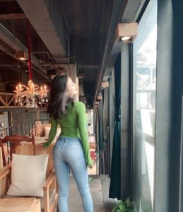 ​紧身打底裤给出谜一样的诱惑，叫人魂不守舍！