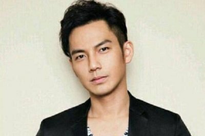 ​钟汉良个人资料：为明星伴舞出道，曾被雪藏，四任绯闻女友都有了归宿