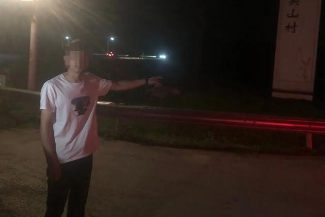 女子打110点小龙虾要求加辣 水塘里一捞拿回家煮(3)