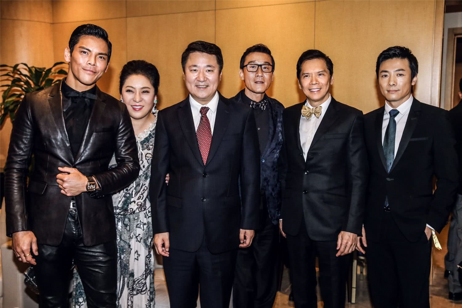 向佐个人资料写真作品