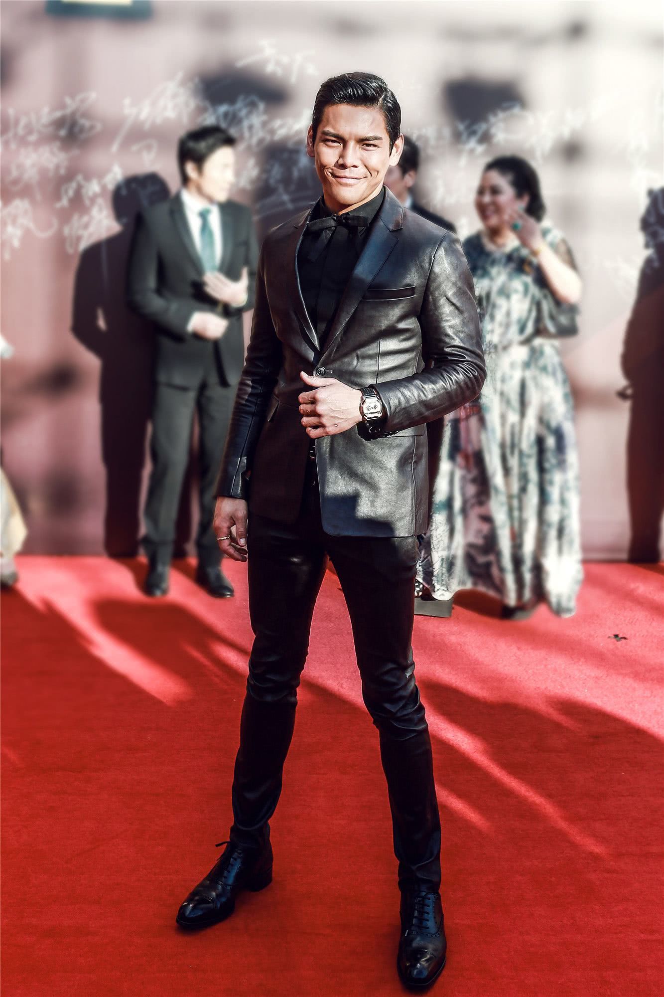 向佐个人资料写真作品