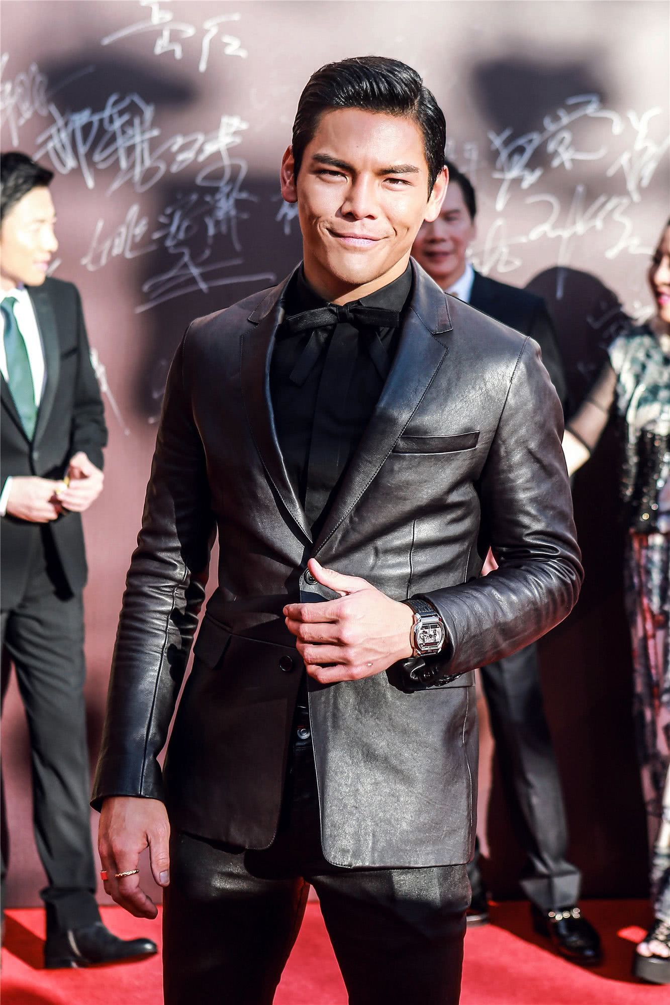 向佐个人资料写真作品