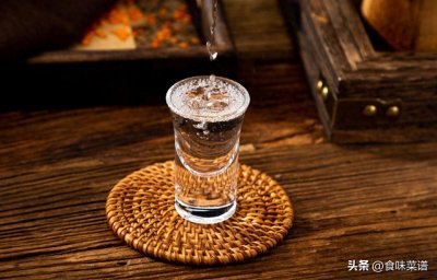 ​送老丈人白酒可不能马虎，这5款“包装大气”的粮食酒，不可错过