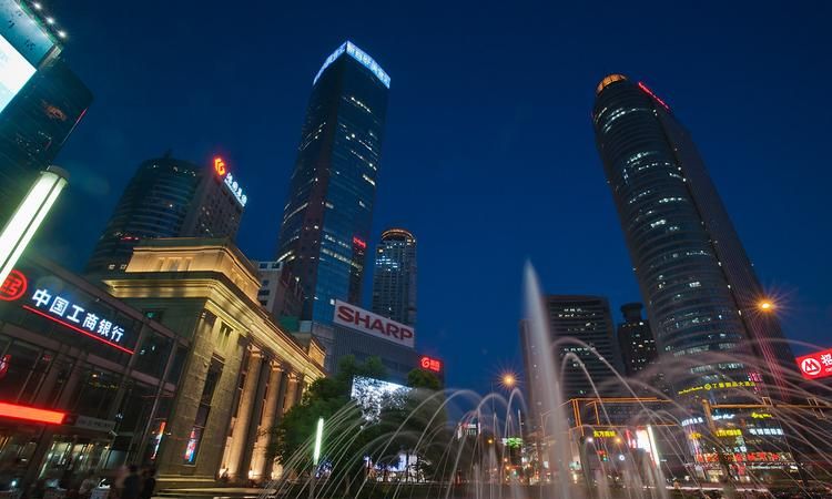 南京新街口离建邺区多远