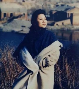 ​著名歌手李娜：不婚不育，出家为僧，孤独老母曾痛心流泪