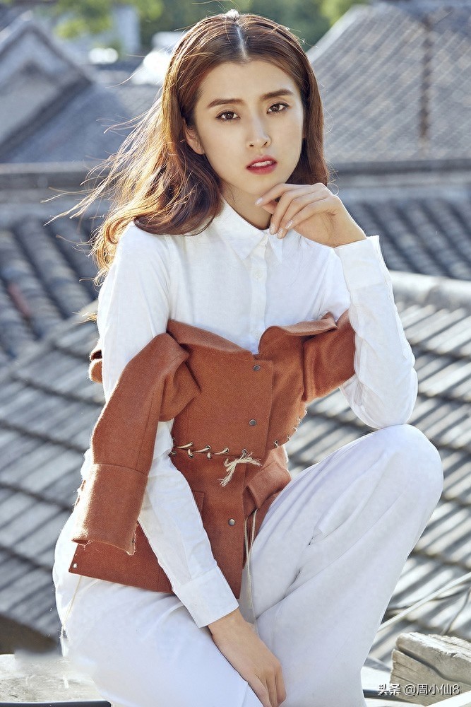 明星李若嘉,娱乐圈影视女演员,是具有实力的艺人