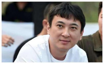 ​被曝新恋情的王思聪（甜仇官宣与王思聪分手）