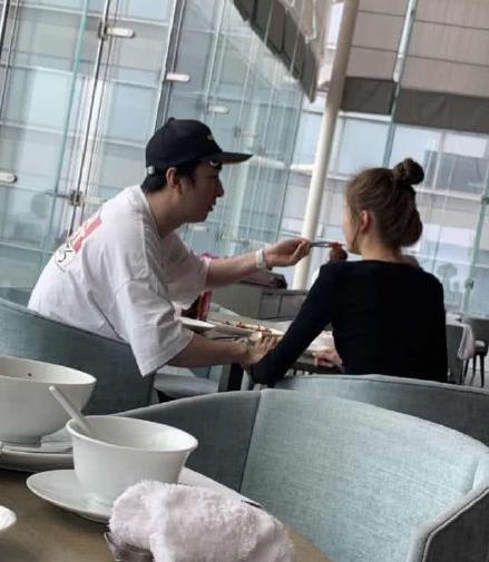 被曝新恋情的王思聪(甜仇官宣与王思聪分手)(3)