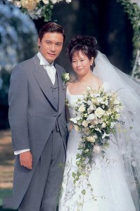 ​罗嘉良辜负了谁？为了感恩娶发妻，婚礼请来绯闻女友宣萱做伴娘