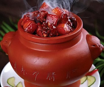 ​家常美食：制作鲜嫩多汁的坛子肉，让家人赞不绝口！