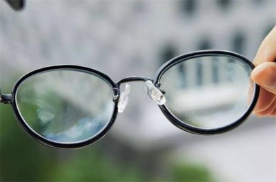 ​正确清洗眼镜的方法