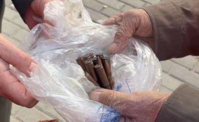 ​环卫捡到旧报纸打开发现11发子弹 这些子弹该如何处理？