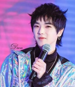 ​原来华晨宇前女友长这样？颜值惊艳众人，难怪花花对她念念不忘